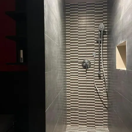 Acquedotti Contemporary Flat דירה