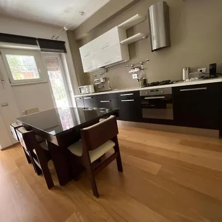 Acquedotti Contemporary Flat *