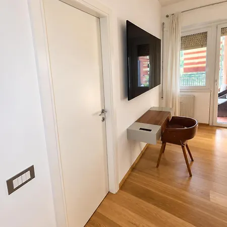Acquedotti Contemporary Flat *